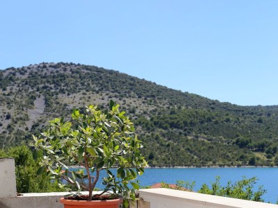 Apartment One bedroom apartment with balcony and sea view Vinišće, Trogir A-10241-a - Outdoor photo 14