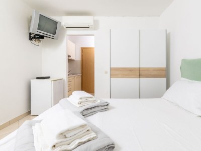 Apartment Studio flat near beach Cove Pokrivenik, Hvar AS-10427-b - Outdoor photo 18