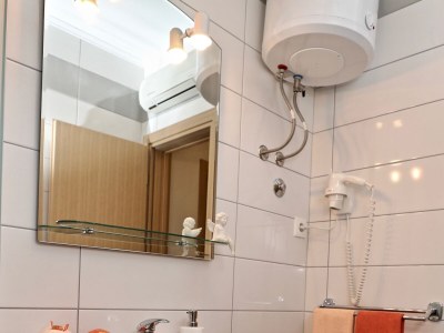 Apartment One bedroom apartment with balcony Sućuraj, Hvar A-11228-d - Outdoor photo 16