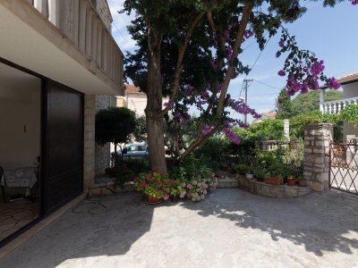 Apartment Two bedroom apartment with terrace Supetar, Brač A-11278-a - Outdoor photo 6