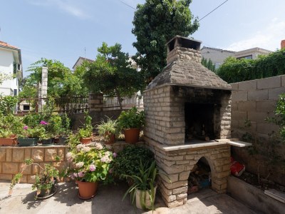 Apartment Two bedroom apartment with terrace Supetar, Brač A-11278-a - Outdoor photo 7