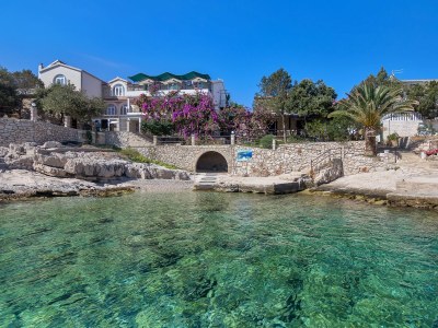 Apartment One bedroom apartment near beach Cove Pokrivenik, Hvar A-10419-a - Outdoor photo 4