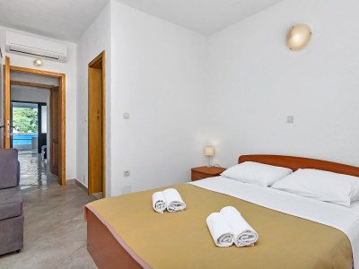 Apartment One bedroom apartment near beach Cove Pokrivenik, Hvar A-10419-a - Outdoor photo 17