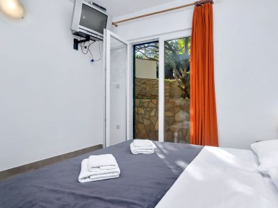 Apartment One bedroom apartment near beach Cove Pokrivenik, Hvar A-10419-b - Outdoor photo 20