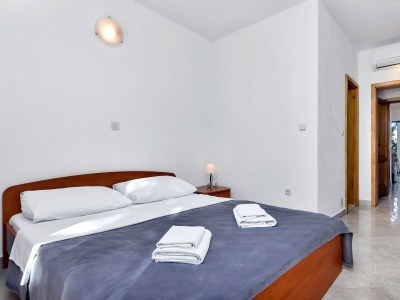 Apartment One bedroom apartment near beach Cove Pokrivenik, Hvar A-10419-b - Outdoor photo 21