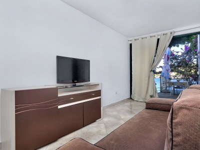 Apartment Two bedroom apartment near beach Cove Pokrivenik, Hvar A-10419-c - Outdoor photo 14