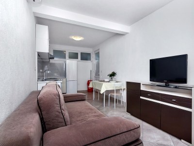 Apartment Two bedroom apartment near beach Cove Pokrivenik, Hvar A-10419-c - Outdoor photo 15