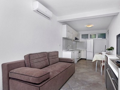 Apartment Two bedroom apartment near beach Cove Pokrivenik, Hvar A-10419-c - Outdoor photo 16