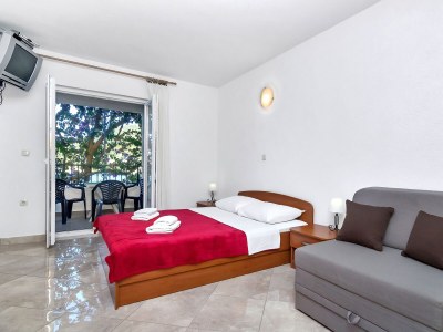 Apartment Two bedroom apartment near beach Cove Pokrivenik, Hvar A-10419-c - Outdoor photo 19