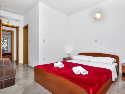 Apartment Two bedroom apartment near beach Cove Pokrivenik, Hvar A-10419-c - Outdoor photo 24