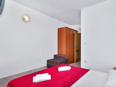 Apartment Two bedroom apartment near beach Cove Pokrivenik, Hvar A-10419-c - Outdoor photo 25