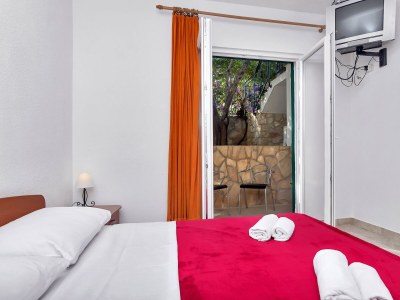 Apartment Two bedroom apartment near beach Cove Pokrivenik, Hvar A-10419-c - Outdoor photo 26