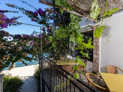 Apartment Two bedroom apartment near beach Cove Pokrivenik, Hvar A-10419-c - Outdoor photo 30