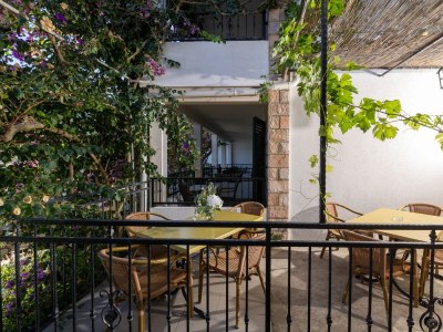 Apartment Two bedroom apartment near beach Cove Pokrivenik, Hvar A-10419-c - Outdoor photo 31