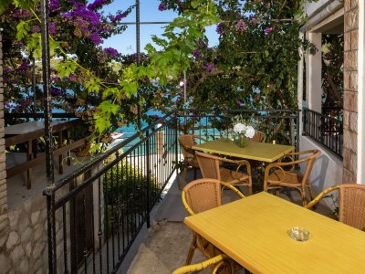 Apartment Two bedroom apartment near beach Cove Pokrivenik, Hvar A-10419-c - Outdoor photo 32