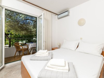 Apartment One bedroom apartment near beach Cove Pokrivenik, Hvar A-10427-b - Outdoor photo 14