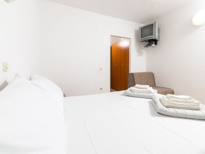 Apartment One bedroom apartment near beach Cove Pokrivenik, Hvar A-10427-b - Outdoor photo 15