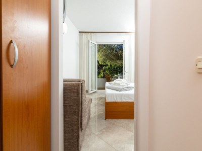 Apartment One bedroom apartment near beach Cove Pokrivenik, Hvar A-10427-b - Outdoor photo 22