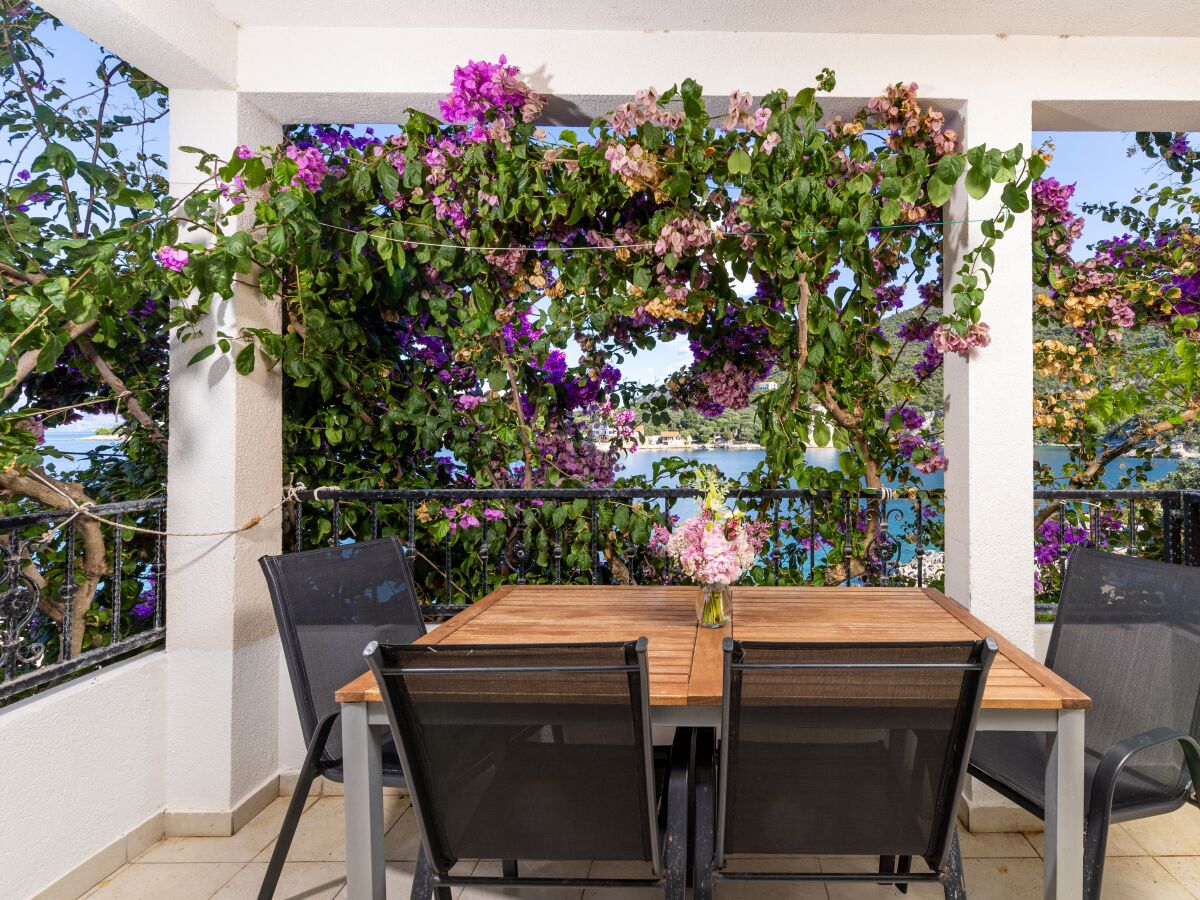 Apartment One bedroom apartment near beach Cove Pokrivenik, Hvar A-10427-c