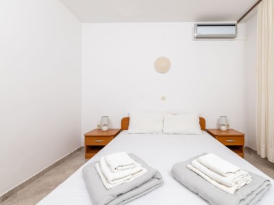 Apartment One bedroom apartment near beach Cove Pokrivenik, Hvar A-10427-c - Outdoor photo 22