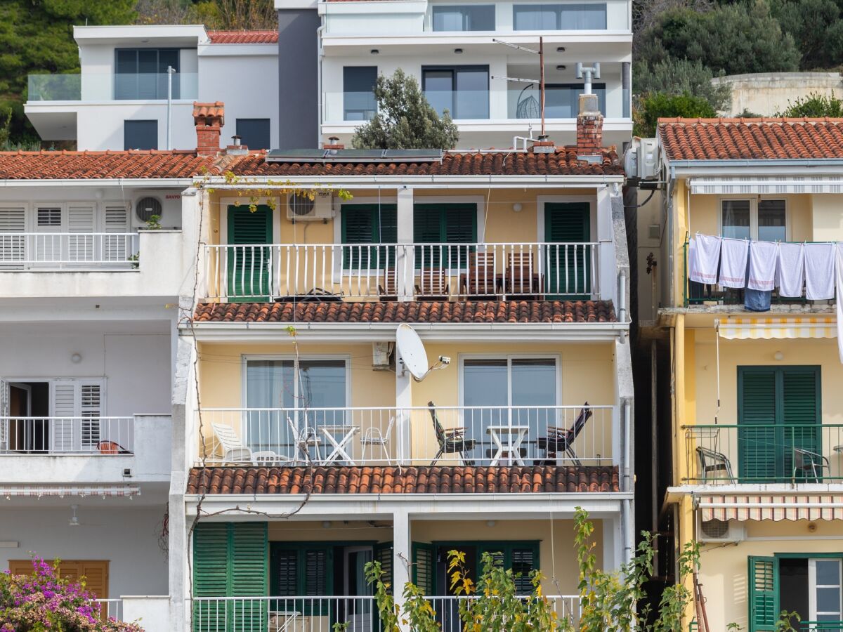 Apartment Three bedroom apartment near beach Podgora, Makarska A-11469-a