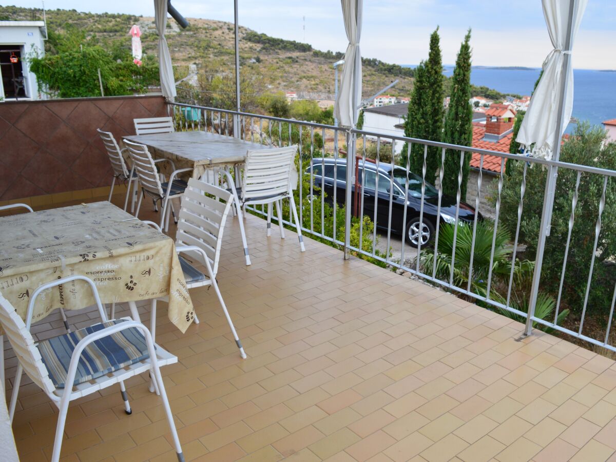 Apartment Two bedroom apartment with terrace and sea view Bilo, Primošten A-12434-b