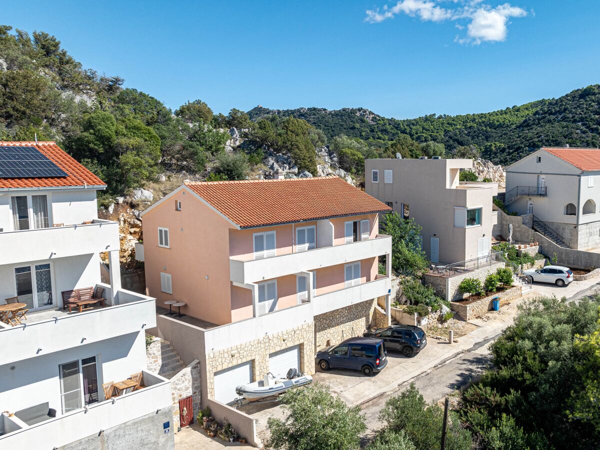 Apartment Two bedroom apartment with balcony and sea view Zaklopatica, Lastovo A-12452-a - Outdoor photo 4