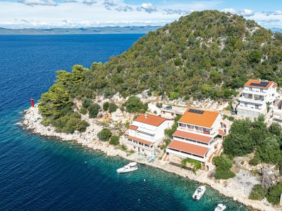 Apartment Two bedroom apartment with balcony and sea view Zaklopatica, Lastovo A-12452-a - Outdoor photo 2