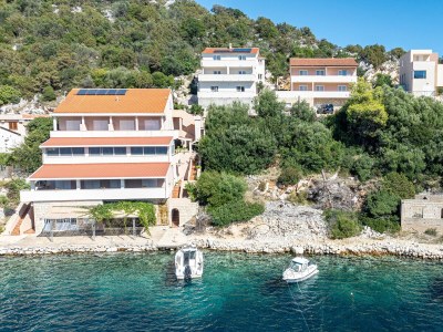 Apartment Two bedroom apartment with balcony and sea view Zaklopatica, Lastovo A-12452-a - Outdoor photo 3