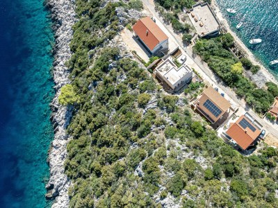 Apartment Two bedroom apartment with balcony and sea view Zaklopatica, Lastovo A-12452-a - Outdoor photo 7