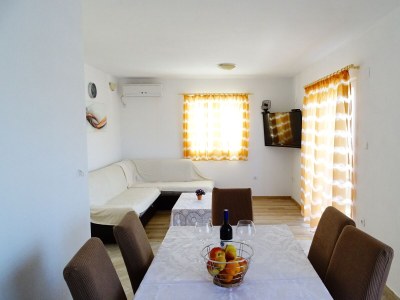 Apartment Two bedroom apartment with balcony and sea view Zaklopatica, Lastovo A-12452-a - Outdoor photo 11