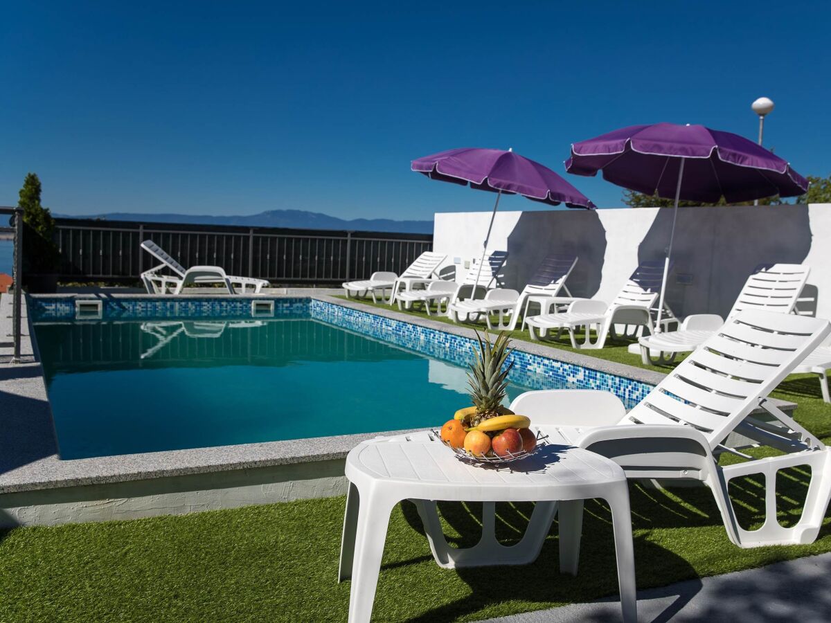 Apartment One bedroom apartment with terrace and sea view Crikvenica A-12116-e