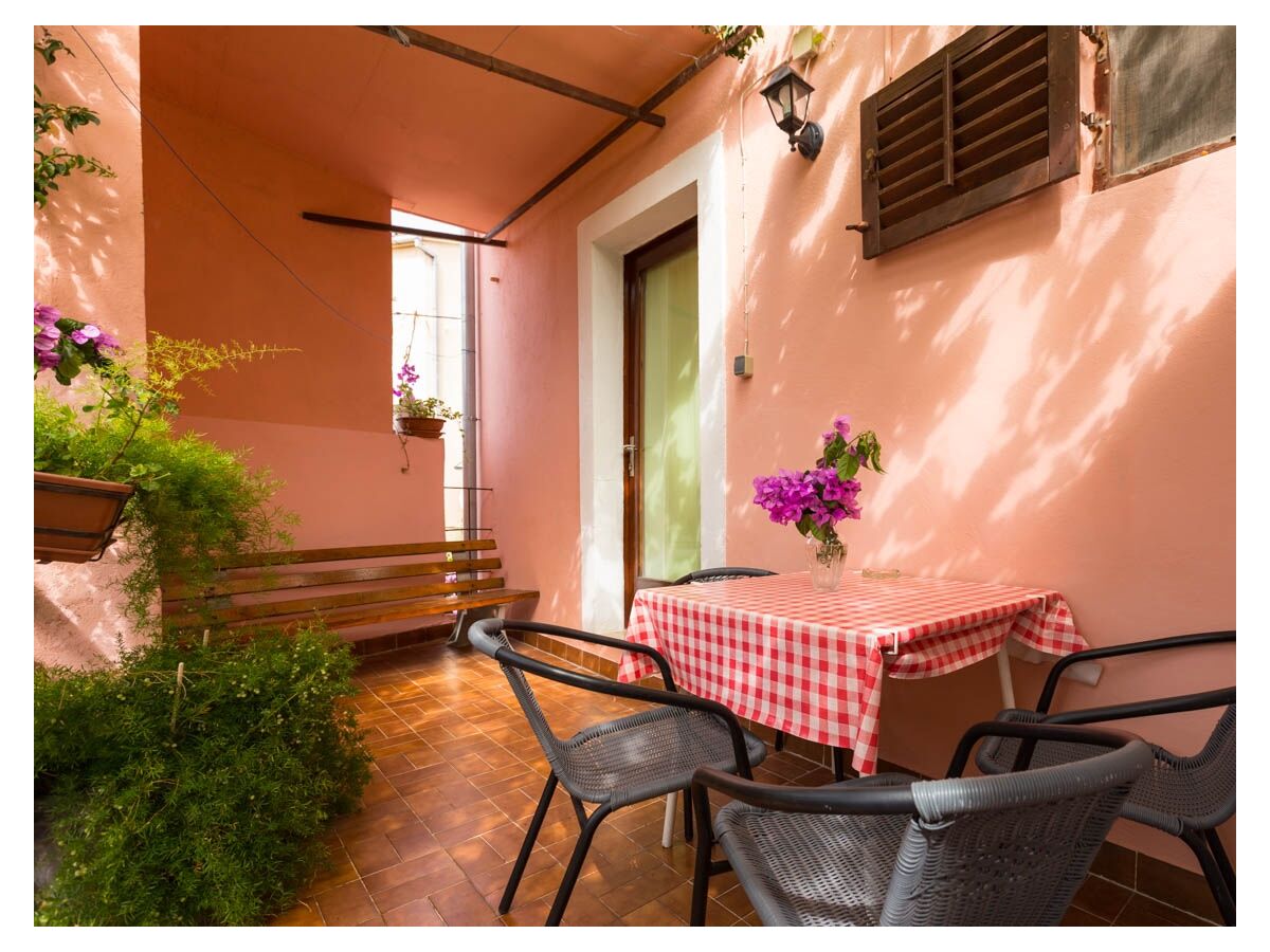 Apartment Two bedroom apartment with terrace Mali Lošinj, Lošinj A-12634-a