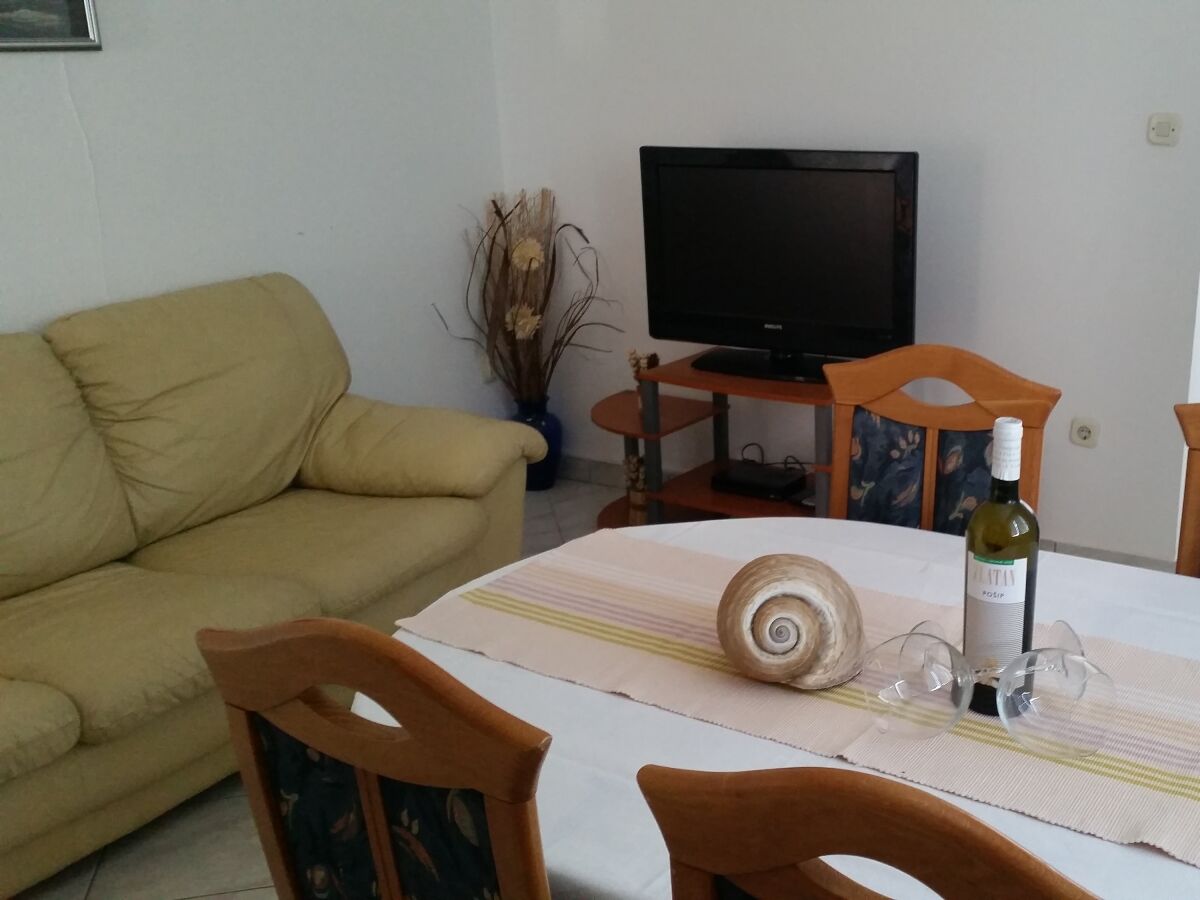 Apartment Two bedroom apartment with balcony and sea view Ivan Dolac, Hvar A-12644-a - Outdoor photo 2