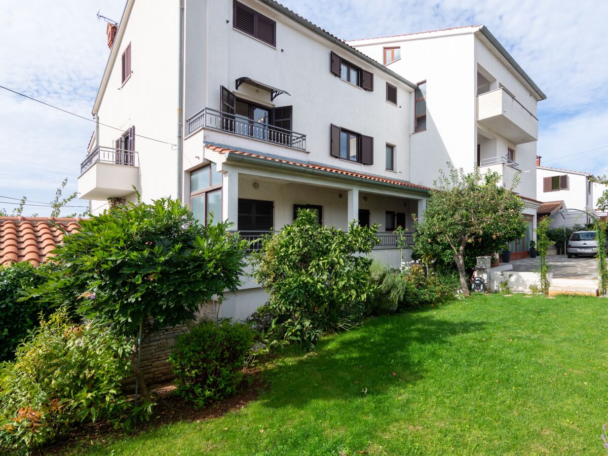 Apartment Three bedroom apartment with terrace Rovinj A-12656-a - Outdoor photo 3