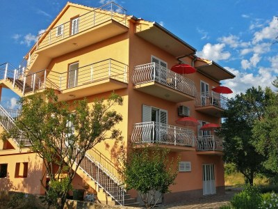 Apartment Two bedroom apartment with balcony and sea view Vinišće, Trogir A-12676-a - Outdoor photo 9