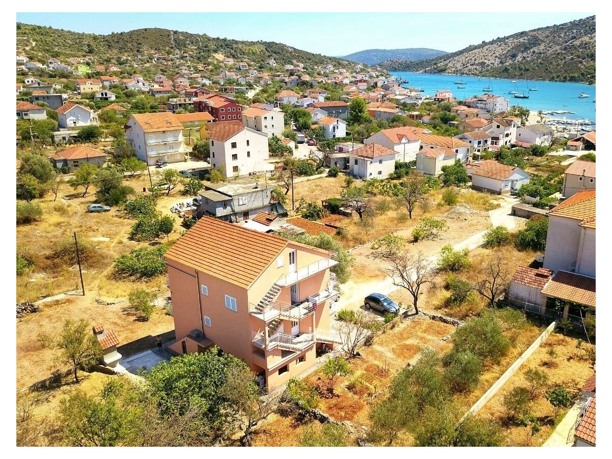 Apartment Two bedroom apartment with terrace and sea view Vinišće, Trogir A-12676-b - Outdoor photo 3
