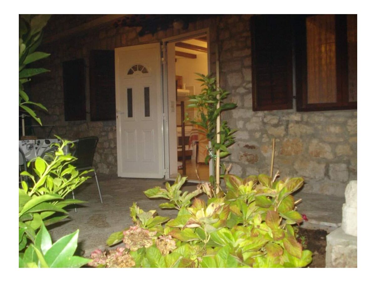 Apartment Studio flat with terrace Milna, Brač AS-735-a - Outdoor photo 2