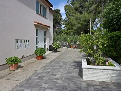 Apartment Two bedroom apartment with terrace Banjol, Rab A-12838-a - Outdoor photo 8