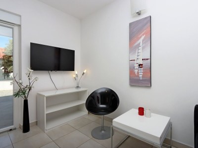 Apartment Two bedroom apartment with terrace Banjol, Rab A-12838-a - Outdoor photo 16