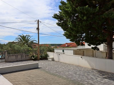 Apartment Two bedroom apartment with terrace Banjol, Rab A-12838-a - Outdoor photo 31