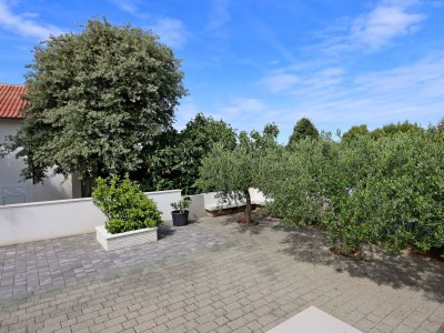 Apartment Two bedroom apartment with terrace Banjol, Rab A-12838-a - Outdoor photo 32