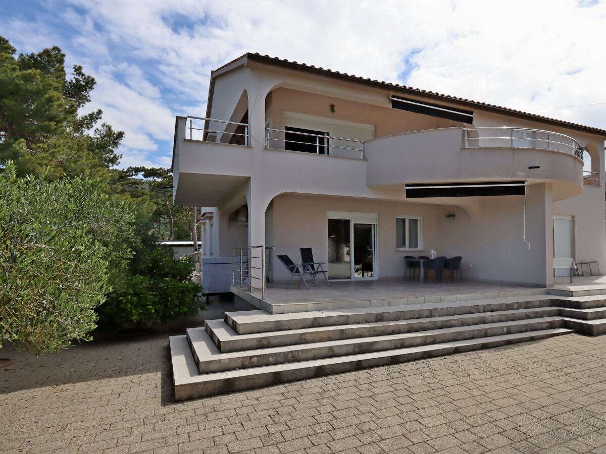 Apartment Two bedroom apartment with terrace Banjol, Rab A-12838-b - Outdoor photo 4