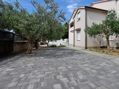 Apartment Two bedroom apartment with terrace Banjol, Rab A-12838-b - Outdoor photo 13