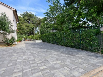 Apartment Two bedroom apartment with terrace Banjol, Rab A-12838-b - Outdoor photo 14