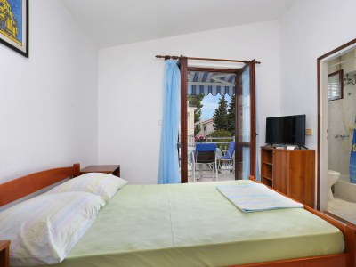 Apartment Studio flat with balcony and sea view Slatine, Čiovo AS-13298-a in Slatine - Apartment