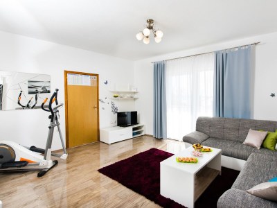 Apartment Three bedroom apartment with terrace and sea view Podstrana, Split A-13393-a - Outdoor photo 14