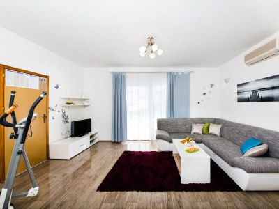 Apartment Three bedroom apartment with terrace and sea view Podstrana, Split A-13393-a - Outdoor photo 15