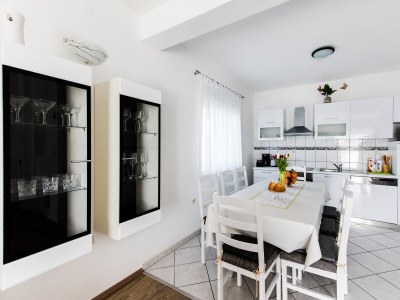 Apartment Three bedroom apartment with terrace and sea view Podstrana, Split A-13393-a - Outdoor photo 20