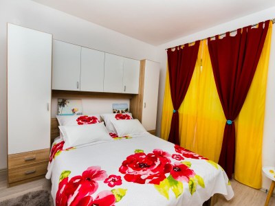 Apartment Three bedroom apartment with terrace and sea view Podstrana, Split A-13393-a - Outdoor photo 24